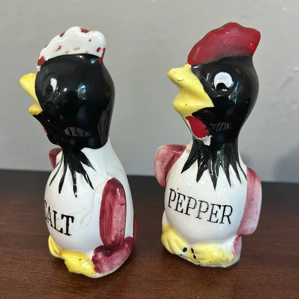 Vintage chicken / Rooster Salt & Pepper shakers